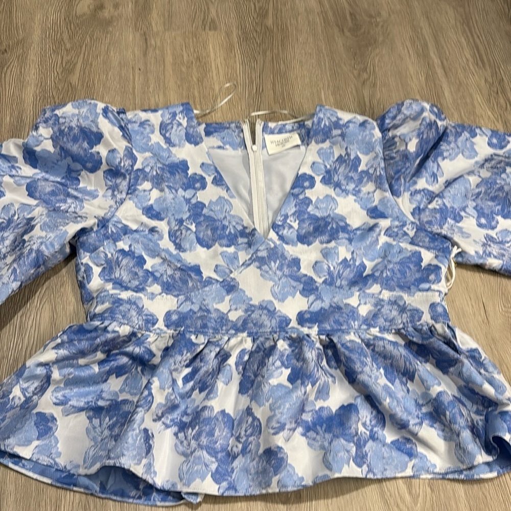 NWT Tuckernuck Hyacinth House top